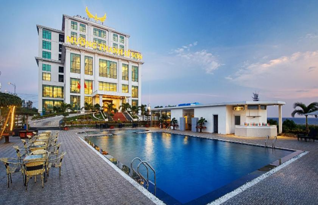Hồ bơi tại khách sạn Mường Thanh Holiday Vũng Tàu