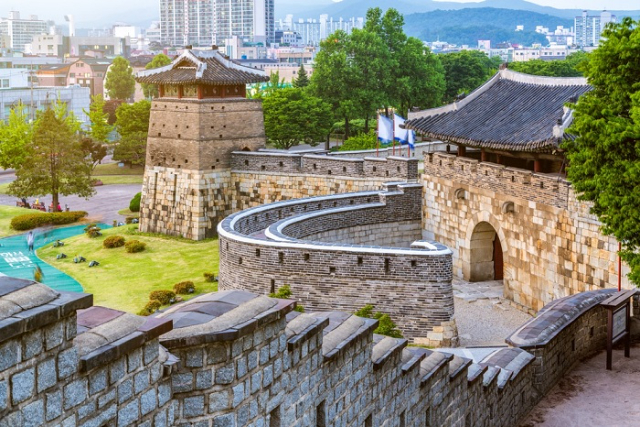 Lâu đài Hwaseong - một công trình kiến trúc nổi tiếng của Hàn Quốc