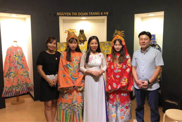 Đoàn Việt Nam tại Bảo tàng lịch sử Cheongju