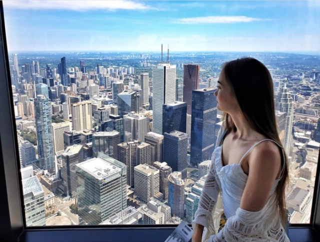 Ngăm nhìn những tòa nhà trọc trời ở thành phố Toronto Canada