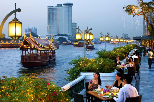 Thưởng thức ẩm thực Bangkok bên bờ sông