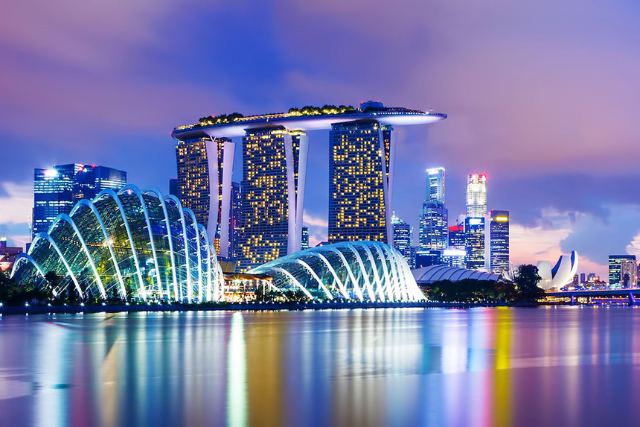 Singapore về đêm khi những tòa tháp lên đèn