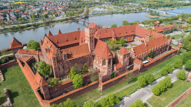 Lâu đài Castle of the Teutonic Order in Malbork Ba Lan