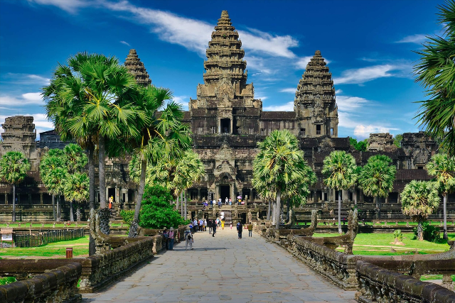 Vẻ đẹp thiên nhiên kì vĩ và những công trình cổ kính tại Campuchia