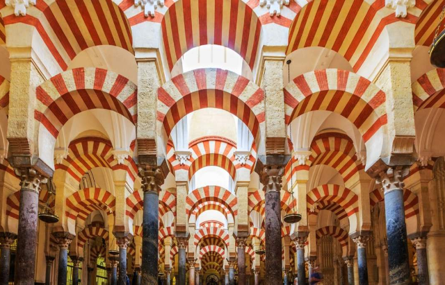Nhà thờ Hồi giáo Córdoba là một trong những công trình kiến trúc độc đáo và đẹp mắt nhất ở Tây Ban Nha.