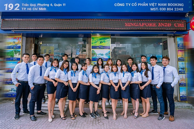 Đội ngũ cán bộ công nhân viên của Việt Nam Booking