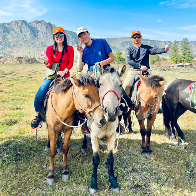 Trải nghiệm cưỡi ngựa trên cao nguyên xanh thẳm ở Mông Cổ