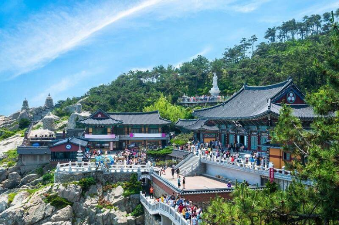 Tham quan ngôi đền Haedong Yonggungsa
