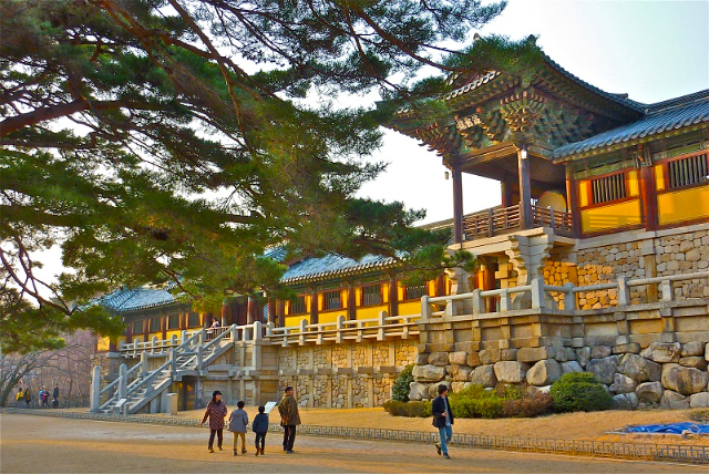 Vẻ đẹp cổ kính của thành phố Gyeongju trong chiều thu Hàn Quốc