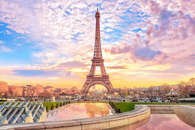 Chiều hoàng hôn bên tháp Eiffel