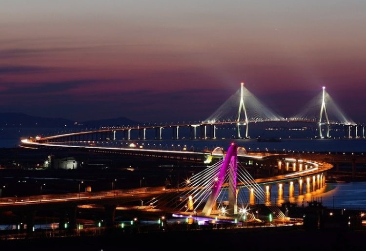 Cận cảnh cây cầu Incheon khi lên đèn